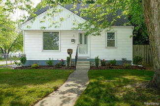 26340 Chippendale St, Roseville, MI 48066