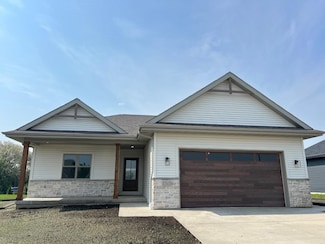 1310 Spahn Dr, Waunakee, WI 53597