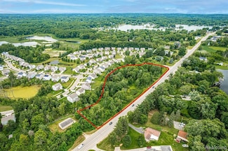2436 S Ortonville Rd, Ortonville, MI 48462