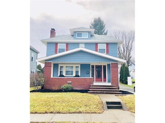 144 4th St SW, Brewster, OH 44613