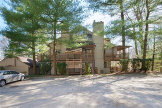 564 Meredith Ln, Cuyahoga Falls, OH 44223