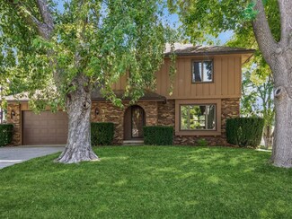 305 39th St, West Des Moines, IA 50265