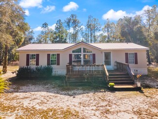 950 Cousintown Rd, Interlachen, FL 32148