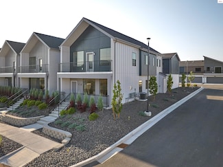 1037 E Railroad Ave, Post Falls, ID 83854