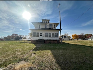 114 E Lee St, Seymour, IA 52590