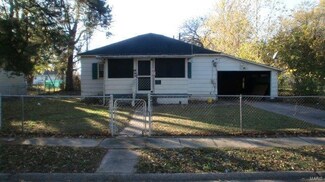 1205 Oak St, Charleston, MO 63834