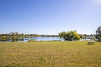 912 Spring Ridge Dr, Iowa City, IA 52246