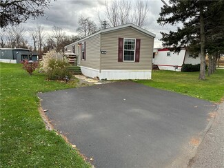 46 Alice Ln, Brockport, NY 14420
