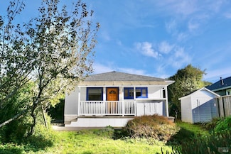 137 Olsen Ln, Fort Bragg, CA 95437