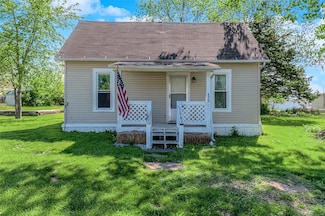 458 Chestnut St, Hawk Point, MO 63349