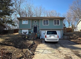 610 Hickory Hill Ln, Des Moines, IA 50317