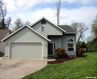 1879 Plateau St NE, Salem, OR 97305