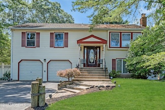 4 Friar Ct, Jackson, NJ 08527