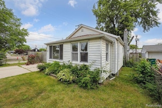 823 Hawthorne Ave, Ypsilanti, MI 48198