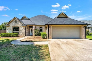 817 Hummingbird Dr, Cache, OK 73527