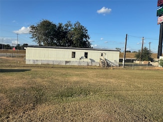 1423 Prosperity St, El Campo, TX 77437