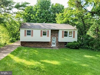 32 Green Oak Dr, Coraopolis, PA 15108