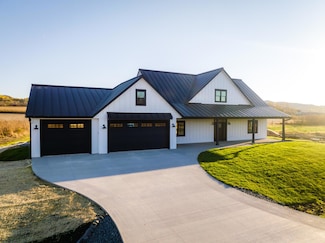 W4051 Twin Creeks Rd, Barre, WI 54601