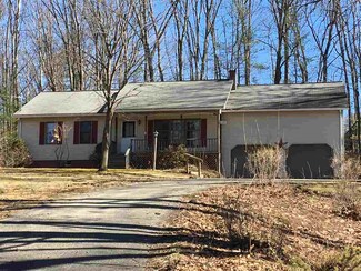 202 Windy Hill Dr, Pittsford, VT 05763
