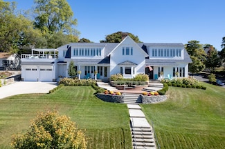 613 E Mitchell St, Petoskey, MI 49770