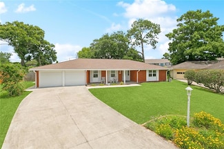 242 Willow Dr, Gretna, LA 70053