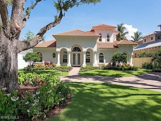 431 1st Ave N, Naples, FL 34102