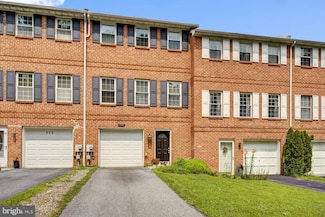 581 Coventry Ln, West Chester, PA 19382