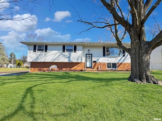 3319 W Chartwell Rd, Peoria, IL 61614