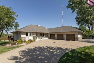 207 Skyline Heights, Wabasha, MN 55981