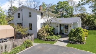 22 Stratford Ave, Greenlawn, NY 11740