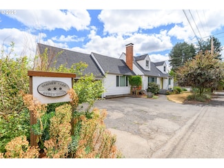 114 Parkview Dr, Newberg, OR 97132