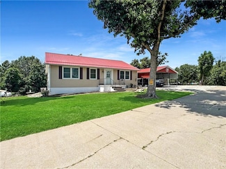 33247 Bittner Dr, Warsaw, MO 65355