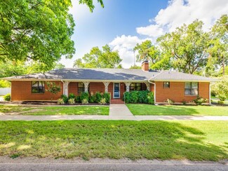 328 S Church St, Pilot Point, TX 76258