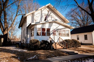 1104 S Lee St, Bloomington, IL 61701