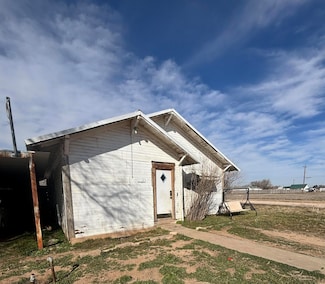 311 11th St, Ralls, TX 79357