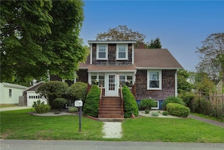 25 Renfrew Ave, Middletown, RI 02842