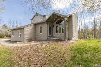 3293 Greenleafe Dr, Phoenix, NY 13135