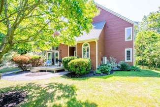 7 Twin Knolls Ln, Portland, ME 04102