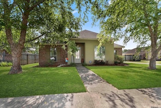 6128 Woodside Dr, Zachary, LA 70791