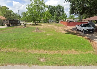 205 Earl St, Clute, TX 77531
