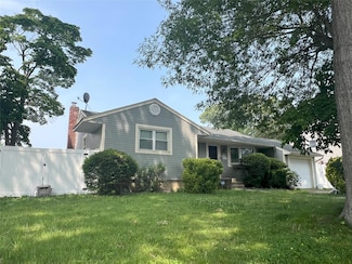 16 Drake Rd, Centereach, NY 11720