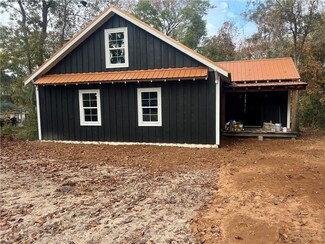 422 Happy Landing Rd, Waynesville, GA 31566