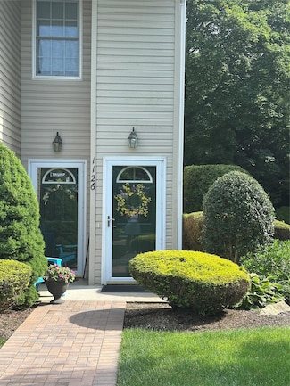1126 Savoy Dr Unit 1126, Melville, NY 11747