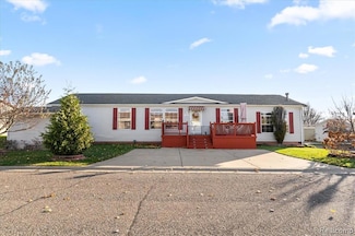 11201 Woodchester Ct, South Lyon, MI 48178