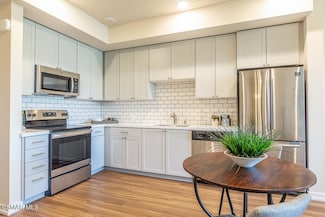 71 N Conejo School Rd Unit 217, Thousand Oaks, CA 91362
