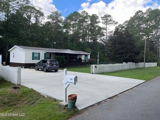 7853 Petunia Rd, Gautier, MS 39553