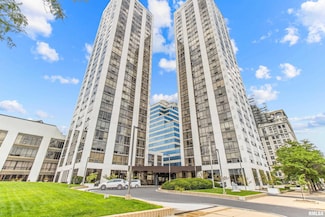123 SW Jefferson Ave Unit E10C, Peoria, IL 61602