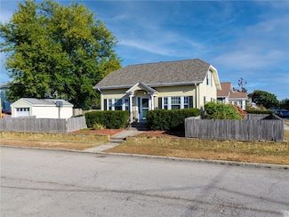 43 Laurens St, Cranston, RI 02910