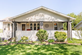 10 N Broadview Ave, Lombard, IL 60148