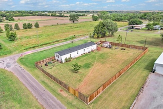300 N 8th St, Hammon, OK 73650
